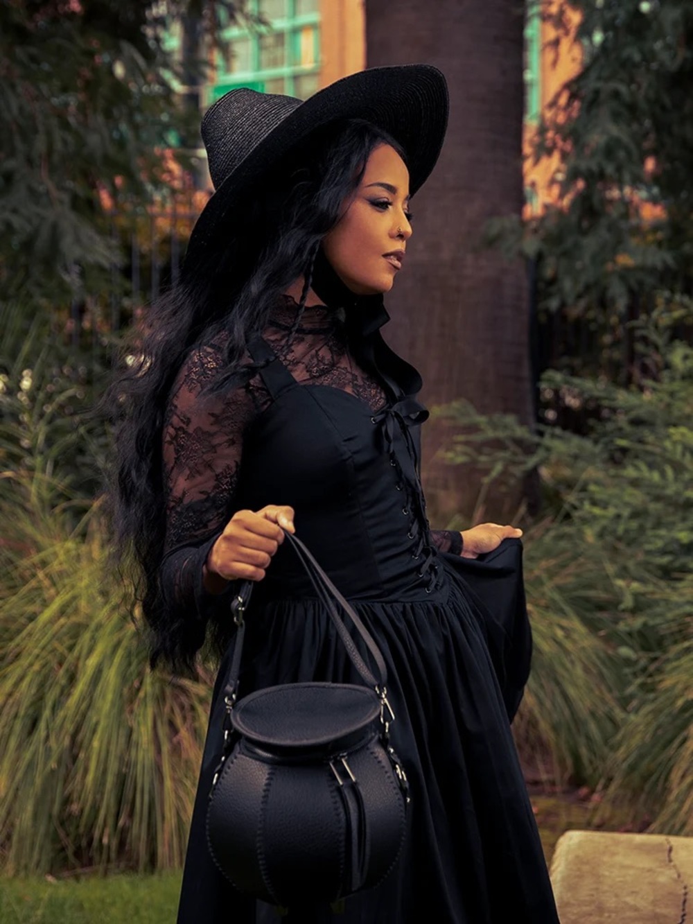 La femme en noir COTTAGE WITCH CAULDRON CROSSBODY BAG - Picture 11 of 11